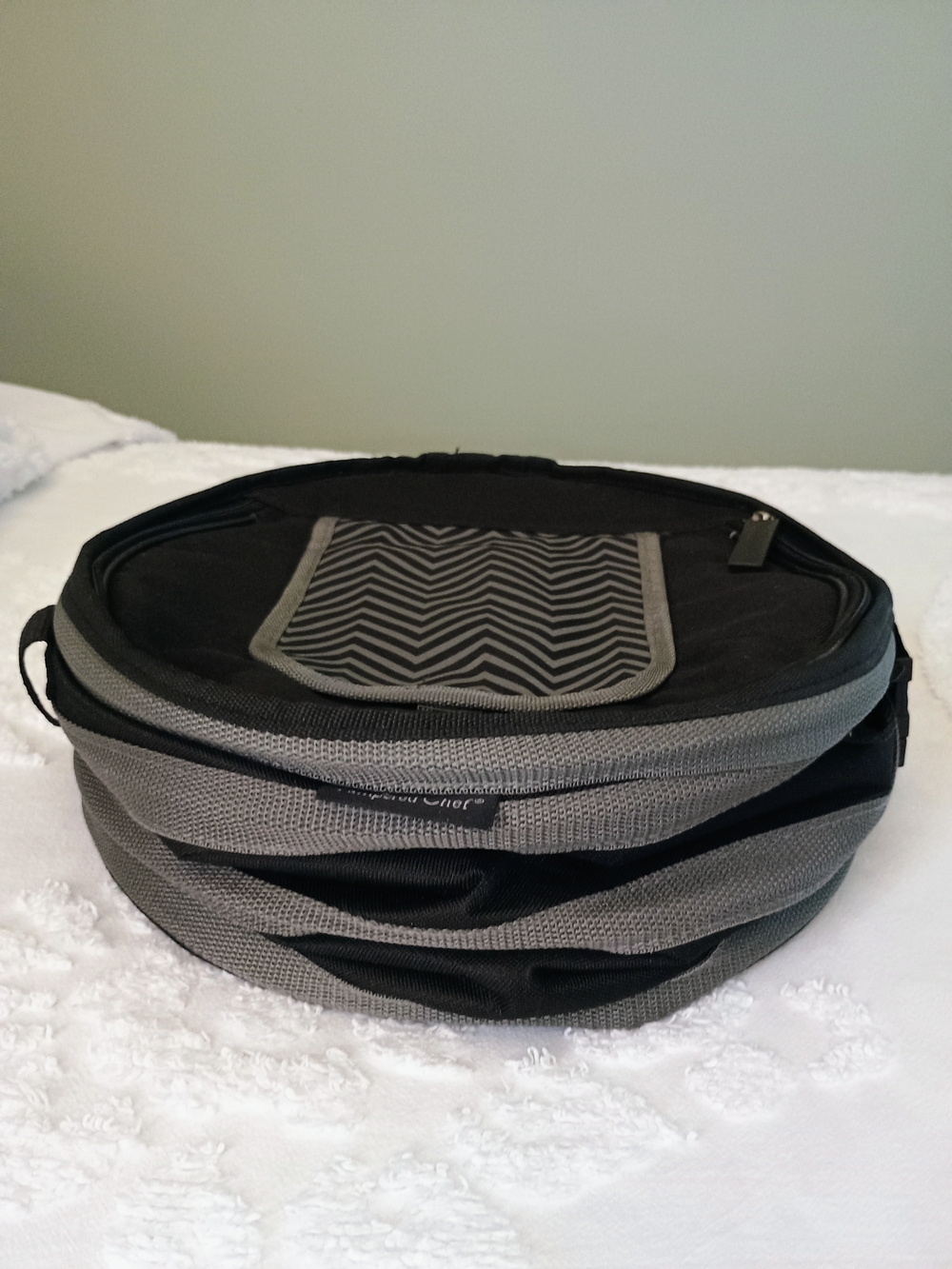 Pampered Chef Black and Gray Insulated Collapsible Cooler Bag - Picture 5 of 6